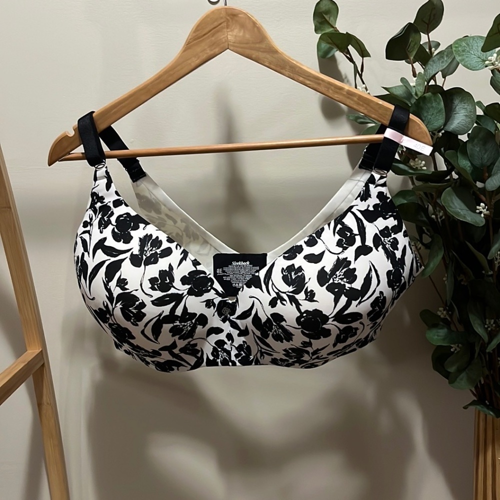 NWT La Vie En Rose White Black Floral Wireless Bra
